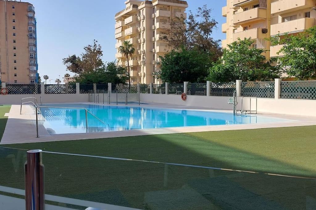 Elegante Alojamiento Con Piscina A 200 M Del Mar. Appartement Benalmádena Buitenkant foto