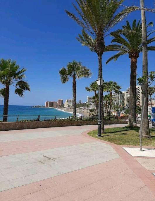 Elegante Alojamiento Con Piscina A 200 M Del Mar. Appartement Benalmádena Buitenkant foto